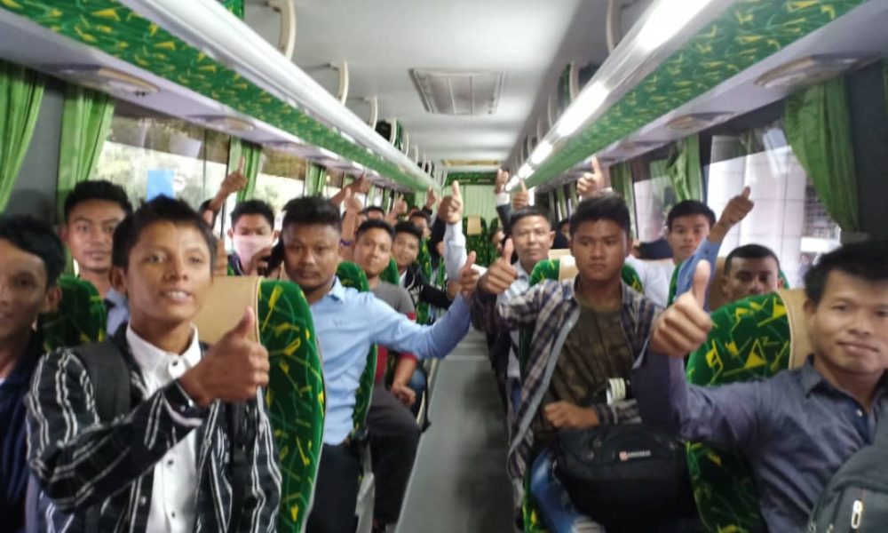 Indonesian construction workers 4